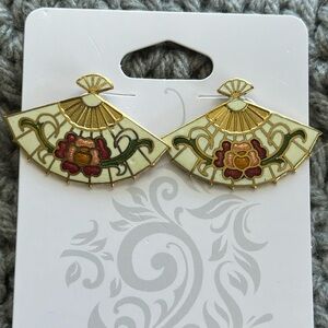 Cloisonné Post pierced  Earrings Vintage Gold tone Enamel white and red fans
